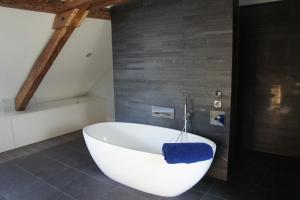 Private Lake Access Waterfront Sauna & Jacuzzi 7 Bedrooms Sleeps 15