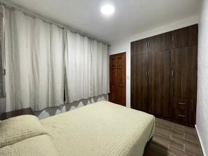 Cozy Apartment near Eugenia Metro Station - Mochaj