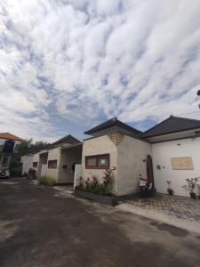 2 BR villa incl motorbike to use