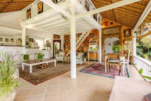 Charming 2BR Villa, private Pool, Lush Gardens, Cozy Escape - Villa Taje