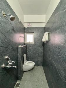 Spacious 2bhk flat withthe amenities & safety