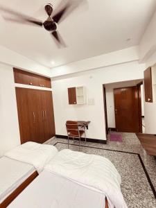 Spacious 2bhk flat withthe amenities & safety