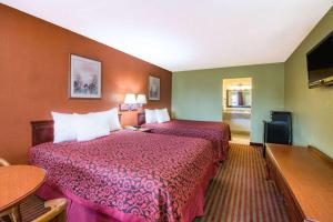 Queen Room with Two Queen Beds - Non-Smoking room in Days Inn by Wyndham McAllen