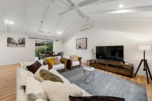 Sunrise on Byron - Spacious Pet Friendly Holiday Home Near Belongil Beach | Winter Escape Deal | Stay Longer & Save | 1 June – 31 August