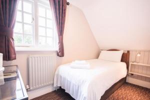 Single Room with Shower room in The Burley Inn