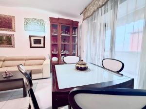 Large artistic apartment with 2 balconies