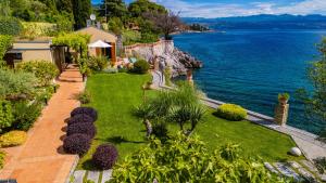 Villa Perfect house beachfront by Villas Guide