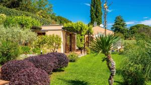 Villa Perfect house beachfront by Villas Guide