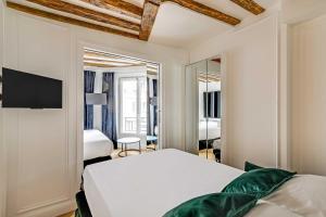 2BDR 5P apartment au centre de Paris in downtown Paris
