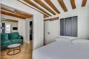 2BDR 5P apartment au centre de Paris in downtown Paris