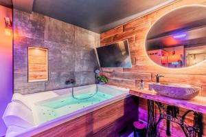 Exclusive apartment 3BDR with private jacuzzi and sauna room
