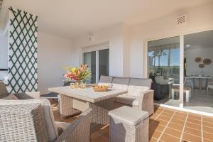 Mi Capricho Modern Sunshine - Happy Rentals