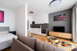 Nusle Brewery Design Apartment with Balcony