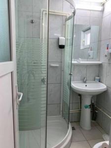 Casa Barbie Pool Hostel 3 Min Walk to Beach Please
