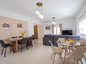 Maris Apts