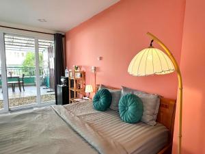 Cozy Saigon Sunset Apartment - Steps to Bui Vien Nightlife