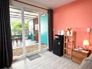 Cozy Saigon Sunset Apartment - Steps to Bui Vien Nightlife