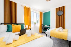 Open mind property - Stylish 6BR Holiday Home