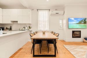 Bright Family Retreat Near Coogee Beach with Parking
