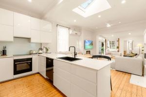 Bright Family Retreat Near Coogee Beach with Parking