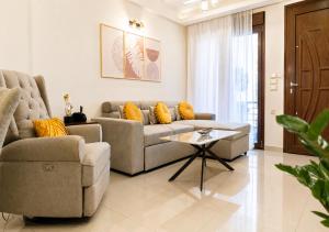 FEMS Luxury 3 Level Home with Private Jacuzzi