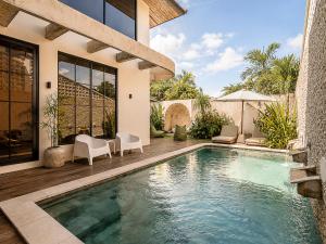 Elegant 4BR Seminyak Villa, enclosed living,