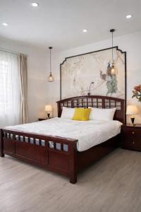RARE 4bed 4bath, Old Quarter, Near DongXuan Market