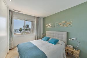 Front line beach apartment 2 bedr
