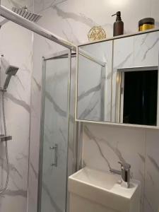 Beautiful Double En-suite Room Free Road Parking