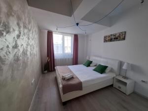 Spacious 2-Bedroom Apartment with Balcony