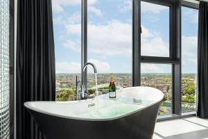 Goldstar Apartament- Wanna z widokiem, 18 Piętro, Hanza Tower Szczecin