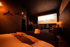 Suite premium Dark, Jacuzzi & Cinéma