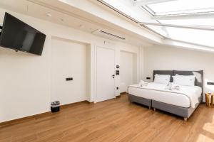 Morus Acropolis Urban Suites