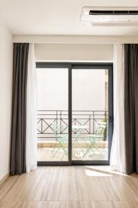 Morus Acropolis Urban Suites