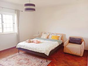 Great for Families in Lourinhã-Double Rooms-Private Baths-Free Parking & Extra Bed