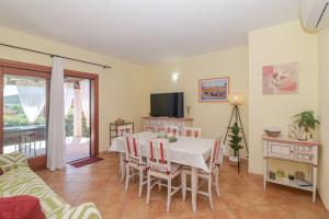 Villa Luna con piscina condivisa