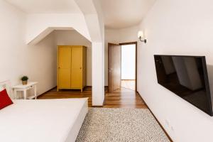 Forest Apartment by Olala Homes