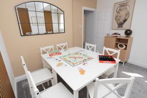 Open mind property - Stylish 6BR Holiday Home