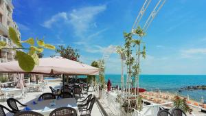 La View 2BR by the Sea EV Charger & Free Parking and Pool
