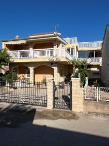 Villa Ella