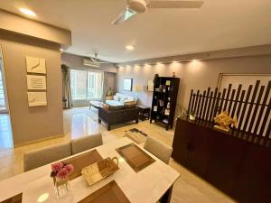 ConnektHomes - 5 Star Luxury 2Bed2Bath Nr Asian Heart BKC - Pool