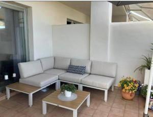 2 Bed Flat-Sleeps4-Pets-Pool-Parking-GolfClub