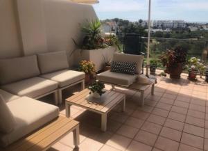 2 Bed Flat-Sleeps4-Pets-Pool-Parking-GolfClub