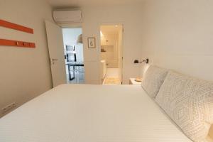 Luxury 2BR Apt with garden & pool CD