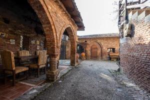 Castello dei Cento Tetti - La Dolciniana