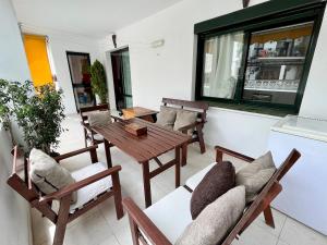Central 3 Bedrooms Apartment with Pool