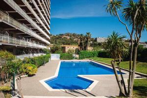 Vista mar y piscina en SAgaró