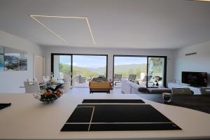 Villa Santa Lucia - Piscine & Vue sur la retenue de Talza