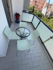 Eneas apartment