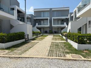Summer Pearl Paralia Ofrinio